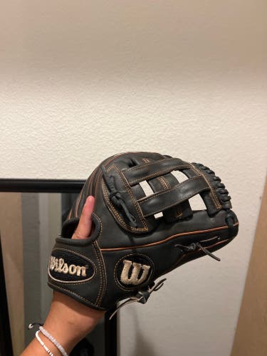 Used Infield 11.5" A2000 Baseball Glove