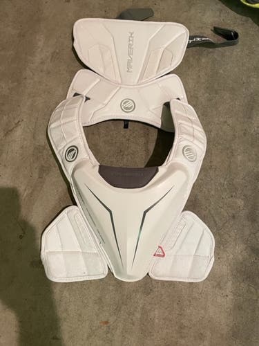 Used Medium Maverik M5 Shoulder Pads