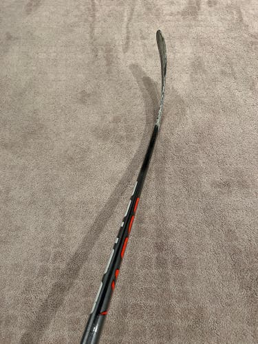 Senior RH Bauer Vapor Fly Lite Pro Stock Hockey Stick P28 70 Flex Grip
