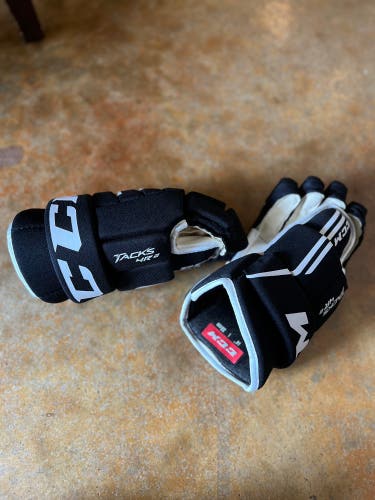CCM 14" Tacks 4R2 Gloves
