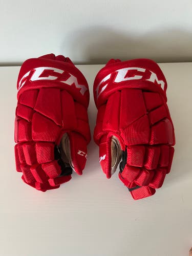 Red Senior CCM 14” Pro Stock Ultra Tacks Pro Model Gloves Sam Gagner