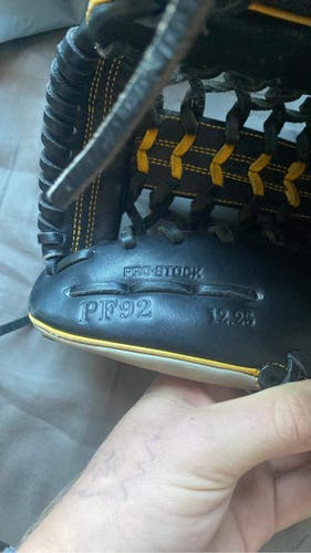 Right Hand Throw 12.25" A2000 Baseball Glove