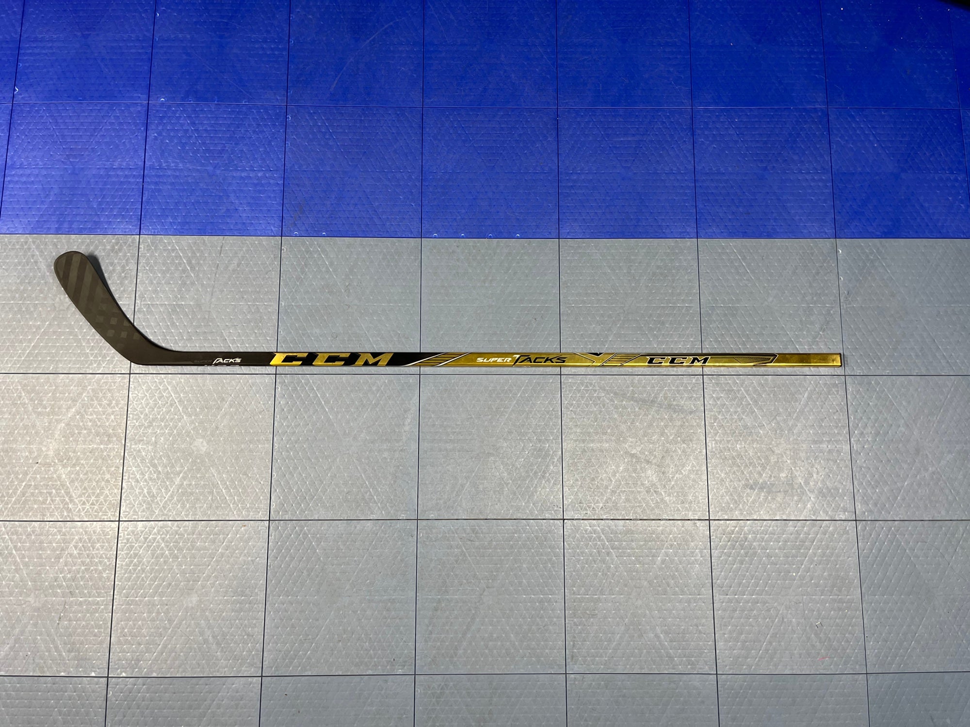 Купить New Easton Stealth S19 Ferraro Right Handed Hockey Stick - Pro Stock  - Grip, цена 49 555 руб — (353827099094)