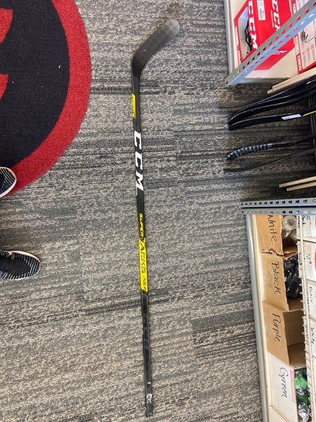 Senior Right Handed W71 Pro Stock Super Tacks AS2 Pro Hockey Stick