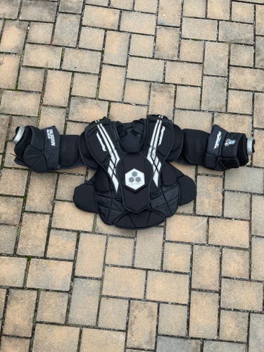 Used Senior Medium Vaughn VE8 Pro Carbon Goalie Chest Protector