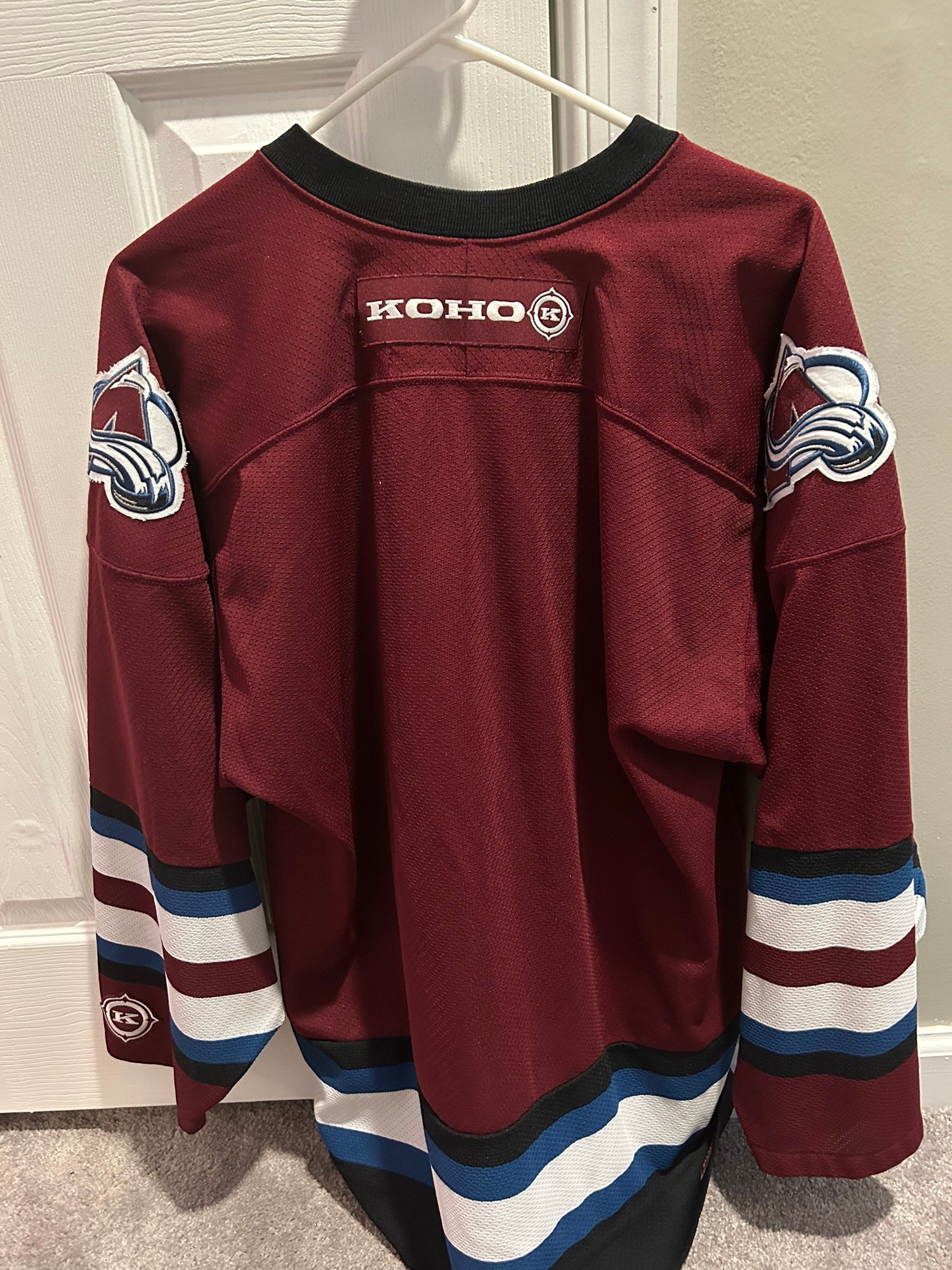 Maroon Yeti Alternate : r/ColoradoAvalanche