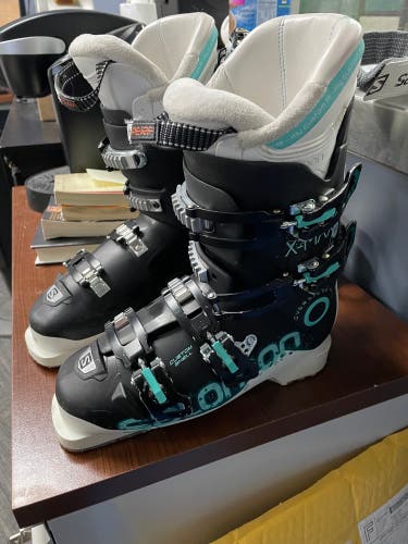 Used Women’s Salomon X Max 90 Ski Boots