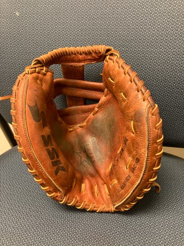 Re-laced/reconditioned SSK Medal Pro Fastpitch Catcher’s Mitt-33.5’ RHT