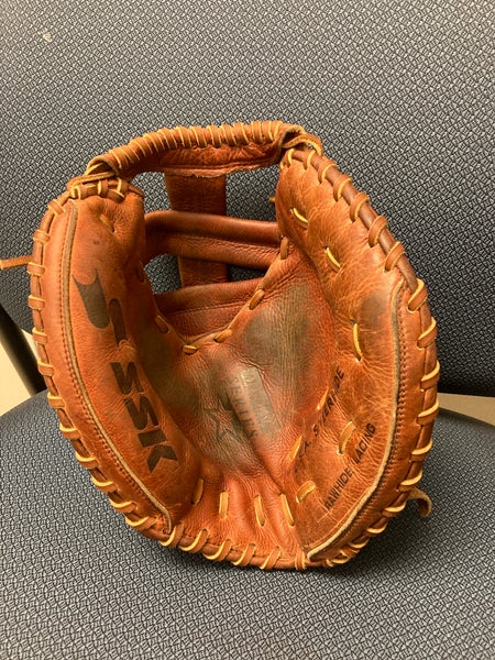 Re-laced/reconditioned SSK Medal Pro Fastpitch Catcher’s Mitt-33.5’ RHT