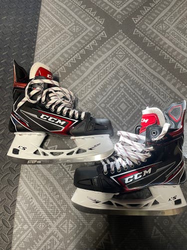 Senior Used CCM JetSpeed FT2 Hockey Skates Regular Width Pro Stock Size 8.5