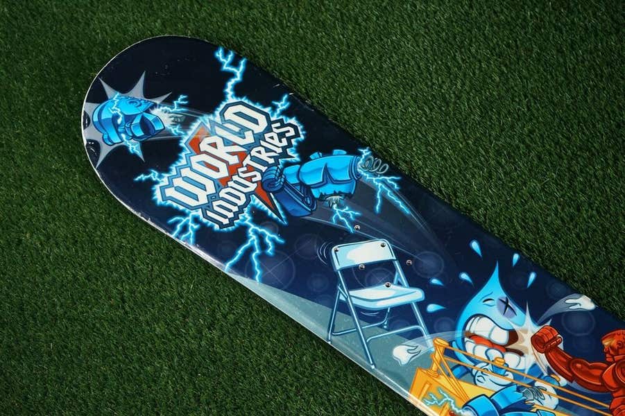 WORLD INDUSTRIES BOXING ROBOTS DESIGN 135CM YOUTH SNOWBOARD