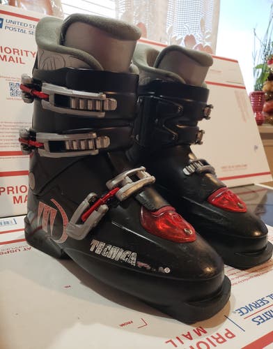 JR. SKI BOOTS BOYS YOUTH SIZE 5 / 23.5 MONDO TECNICA *USED* WASHED AND CLEAN