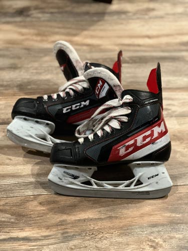 Used CCM Regular Width Size 13.5 JetSpeed FT485 Hockey Skates