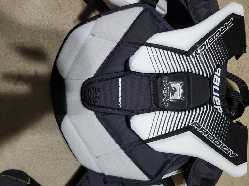 New Medium Bauer Prodigy Goalie Chest Protector