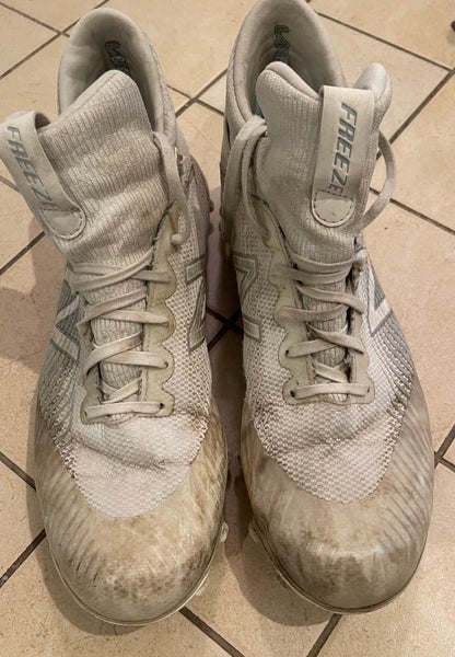 Used NB Freeze White Men's Turf Cleats Mid top