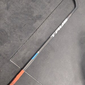 Used Intermediate True Right Handed Xcore 9 Hockey Stick TC2