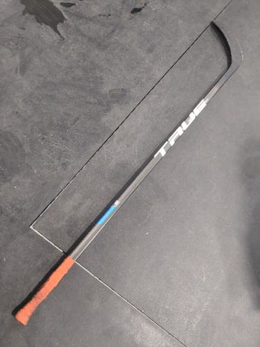 Used Intermediate True Right Handed Xcore 9 Hockey Stick TC2