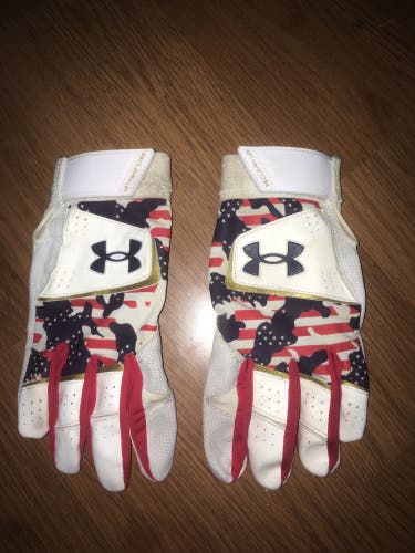 Under Armour Mens Large batting gloves