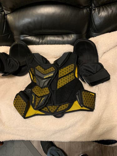 Senior Large Bauer  Supreme TotalOne MX3 Shoulder Pads