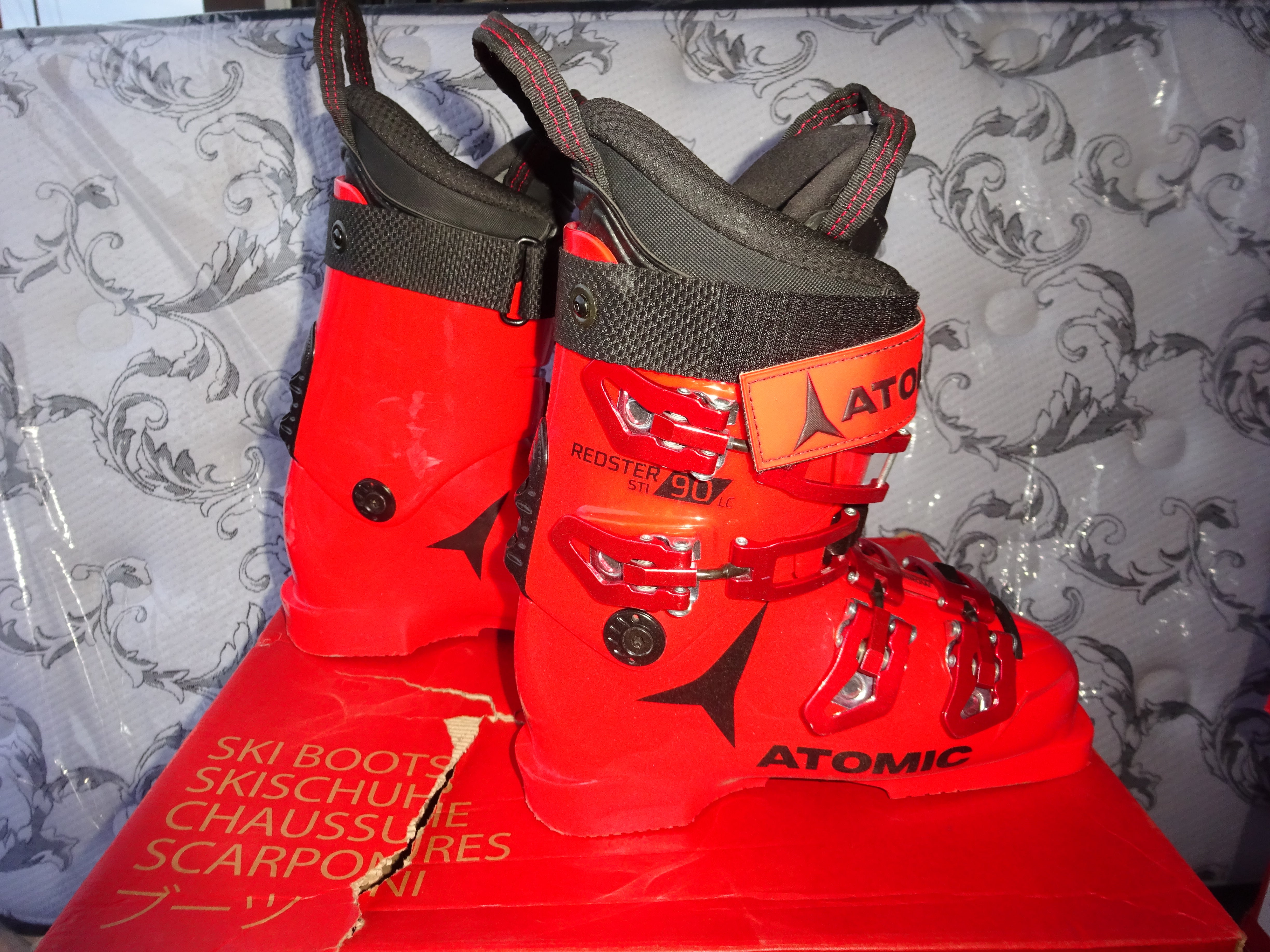 2022 Atomic Redster STI 90 Ski Boots! Size 23.5-Used for one