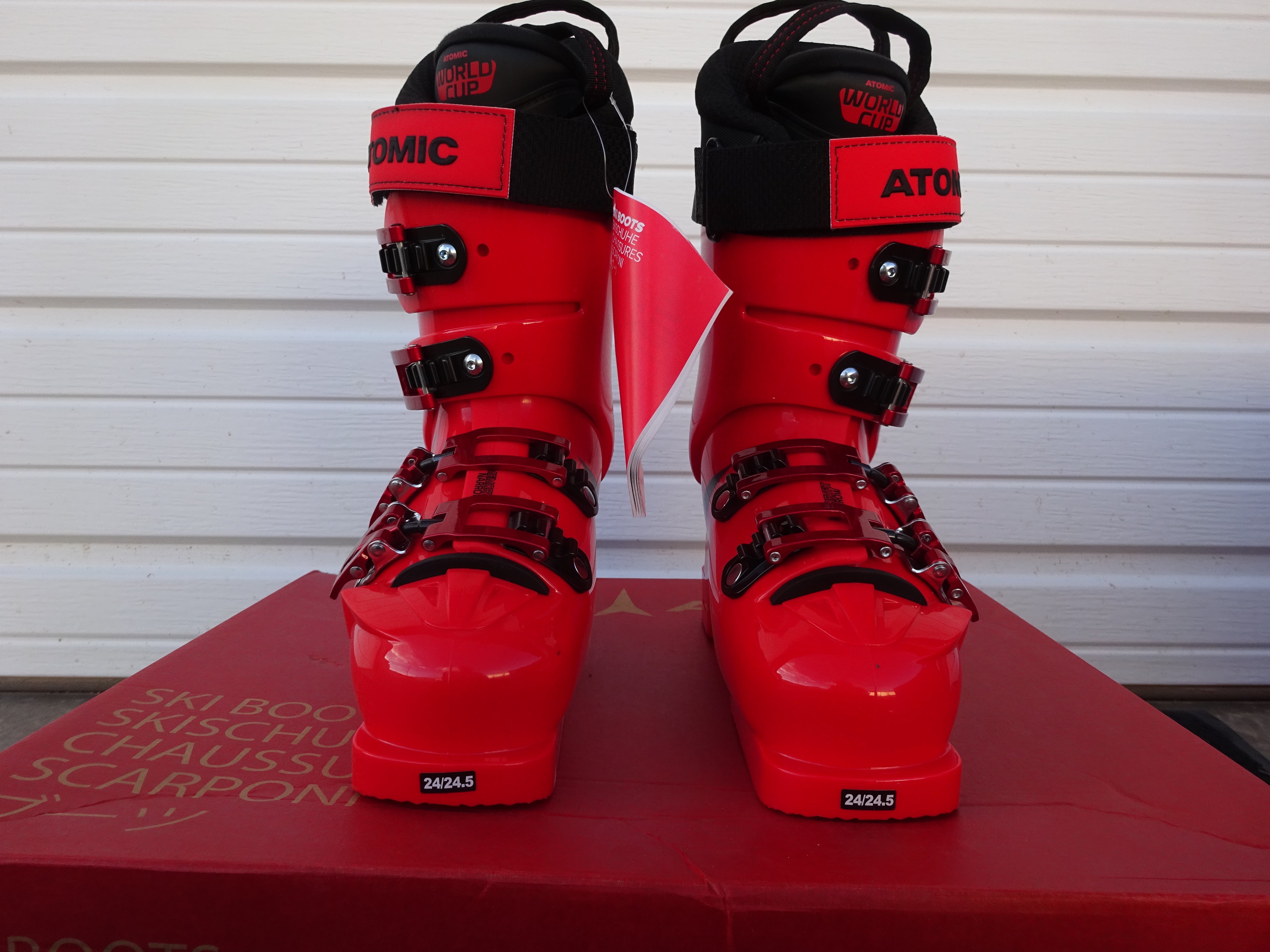 大特価人気ATOMIC スキーブーツ　RED STI 90 24-24.5 スキー