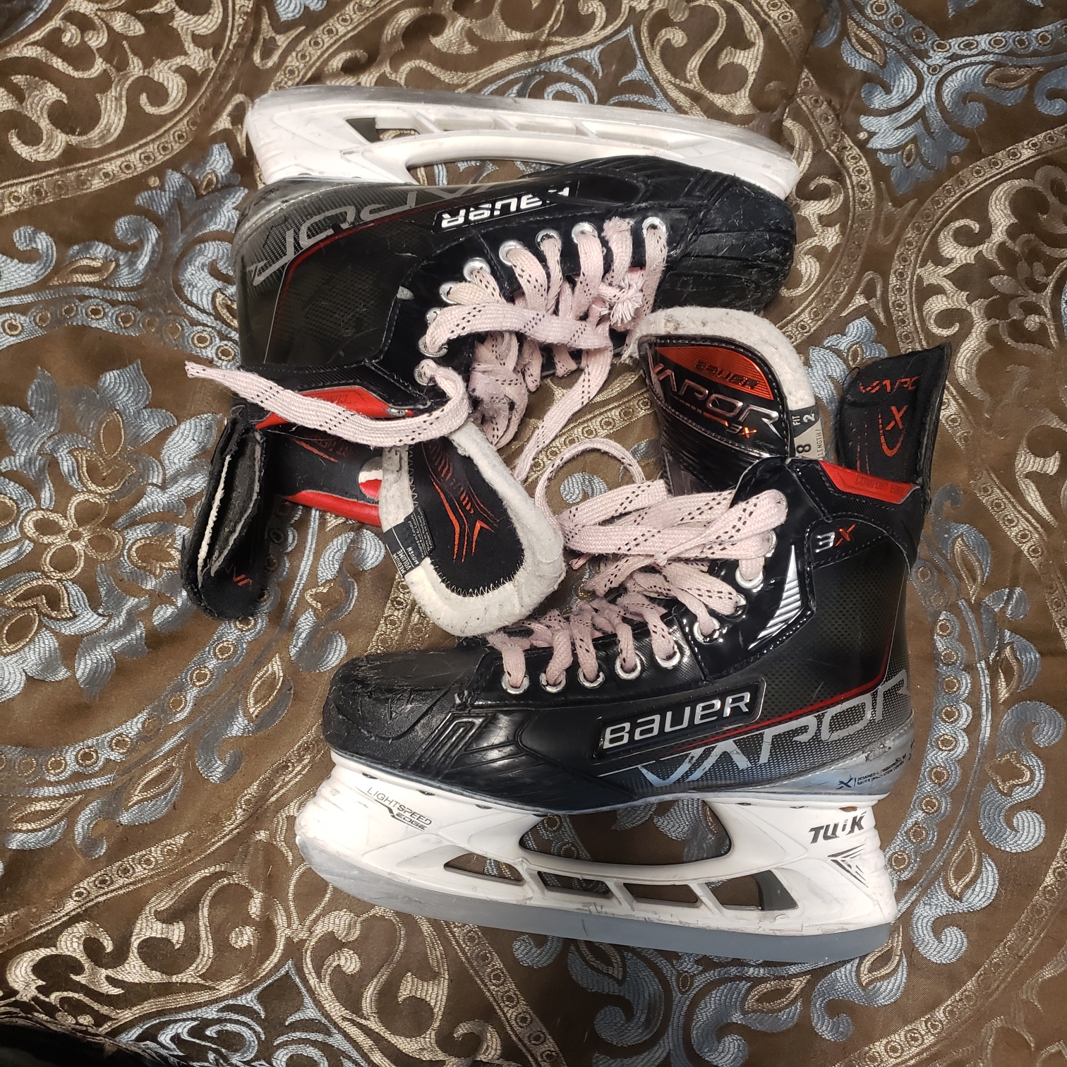 Senior Used Bauer Vapor 3X Hockey Skates Regular Width Size 8