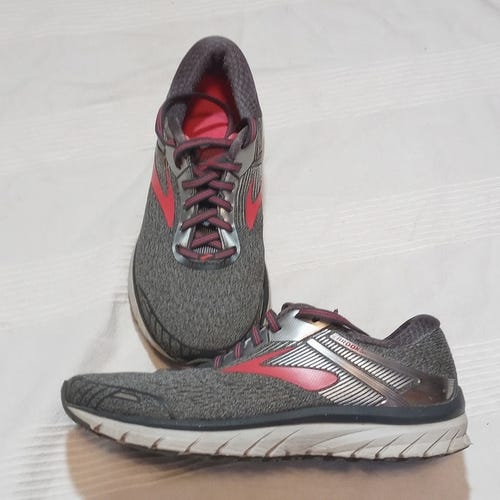 BROOKS GTS 18 RUNNING SHOES WOMENS 8 M SNEAKERS GRAY FUSIA ULTRA LIGHTWEIGHT