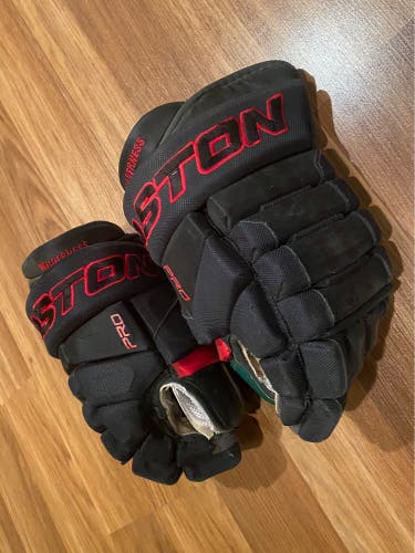 Minnesota Wilderness Team Issued Pro Stock Easton Pro 10 Gloves Senior 14”