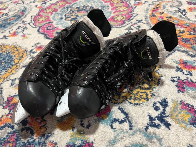 Used CCM Regular Width Size 9.5 RibCor 44K pump Hockey Skates