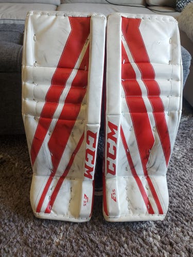 Used 28" CCM Extreme Flex E3.5 Goalie Leg Pads
