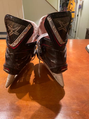 Intermediate Used Bauer Vapor X800 Hockey Skates Regular Width Size 2.5