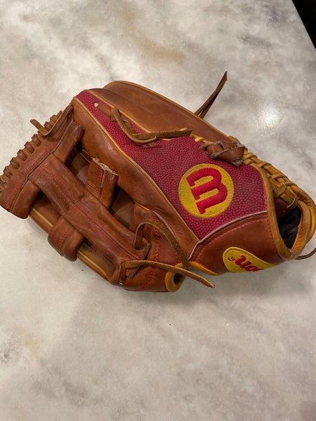 Used Right Hand Throw Wilson Infield A2000 Baseball Glove 11.75"