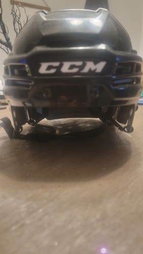 Used Medium CCM Tacks 910 Helmet