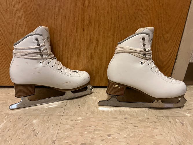Used Jackson Ultima Freestyle Size 7 Figure Skates