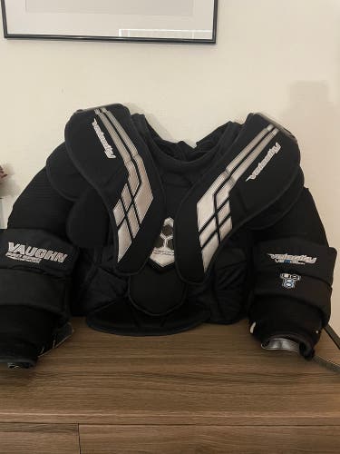 Used Large Vaughn VE8 Pro Carbon Chest protector