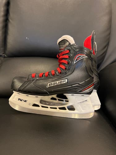 Junior Used Bauer Vapor X400 Hockey Skates Regular Width Size 4