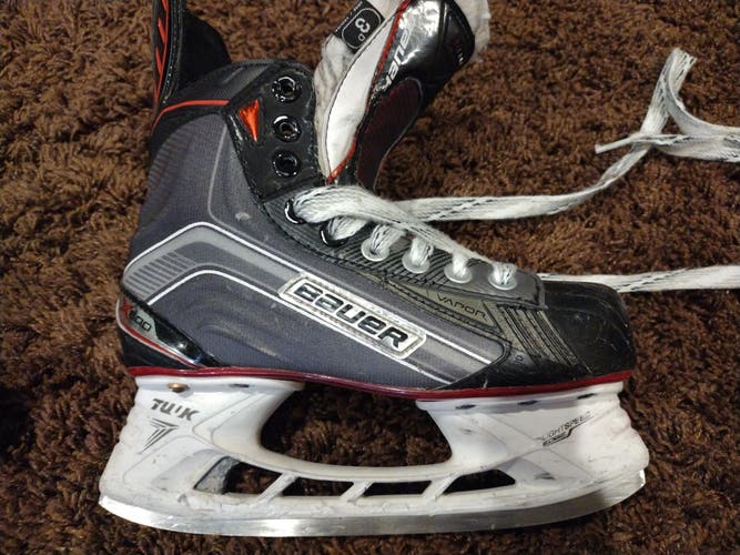 Youth Used Bauer Vapor X600 Hockey Skates Size 4