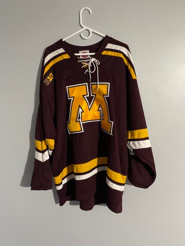 Used Minnesota golden gophers maroon jersey size XL good condition