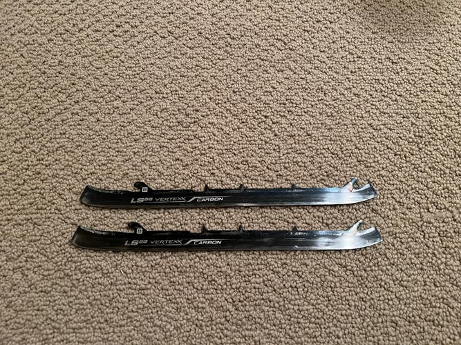 Used Bauer LS5G Size 8 Vertex Carbon Goalie Runners