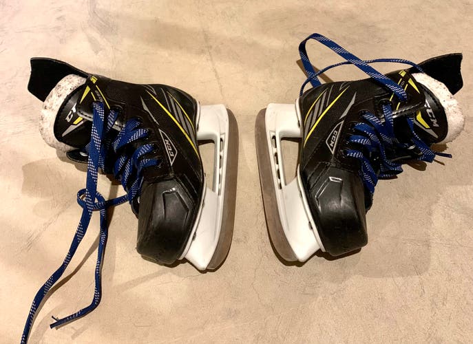 Used CCM Size 10 Youth Tacks 1092 Hockey Skates
