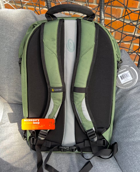 Timbuk2 Commute Large 17" laptop messenger shoulder bag in gray/green  color