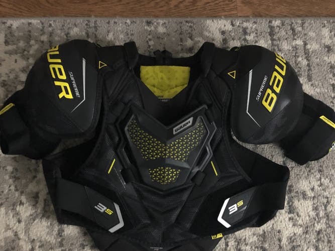 Large Bauer 3S Shoulder Pads