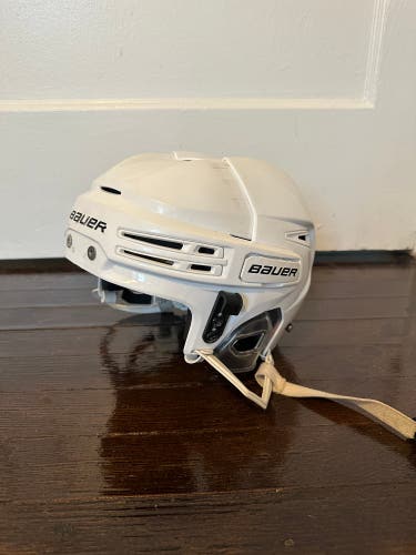 Used Medium Bauer Re-Akt 75 Helmet