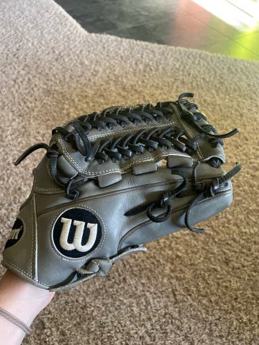 11.75" A2000 D33 Baseball Glove
