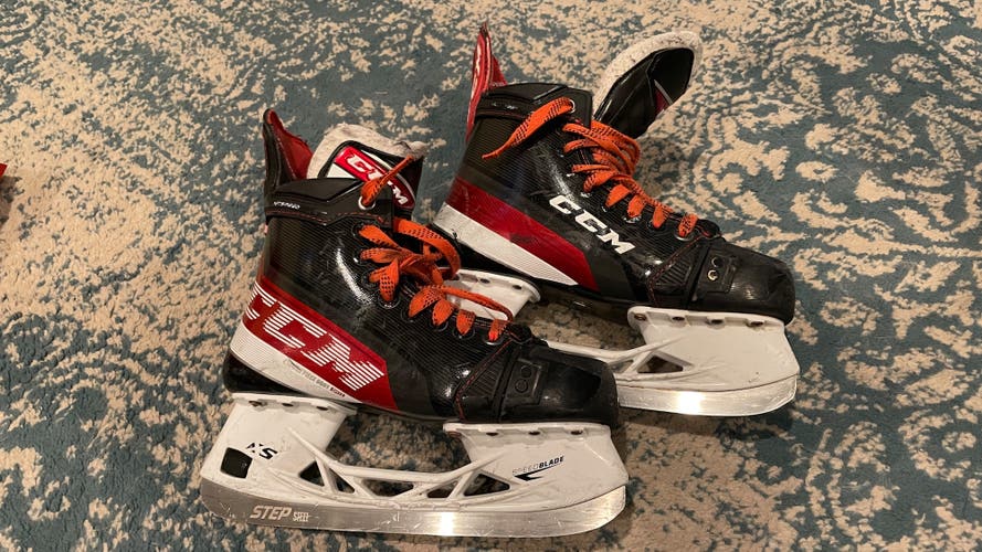 Used CCM Regular Width  Size 5 JetSpeed FT4 Hockey Skates