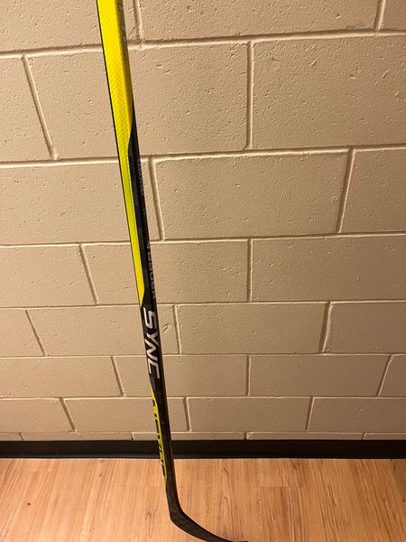 Senior Right Handed P28M Pro Stock Nexus Sync Hockey Stick