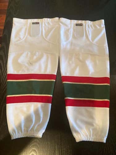 8 Pairs Green Youth Used Medium Kobe Socks