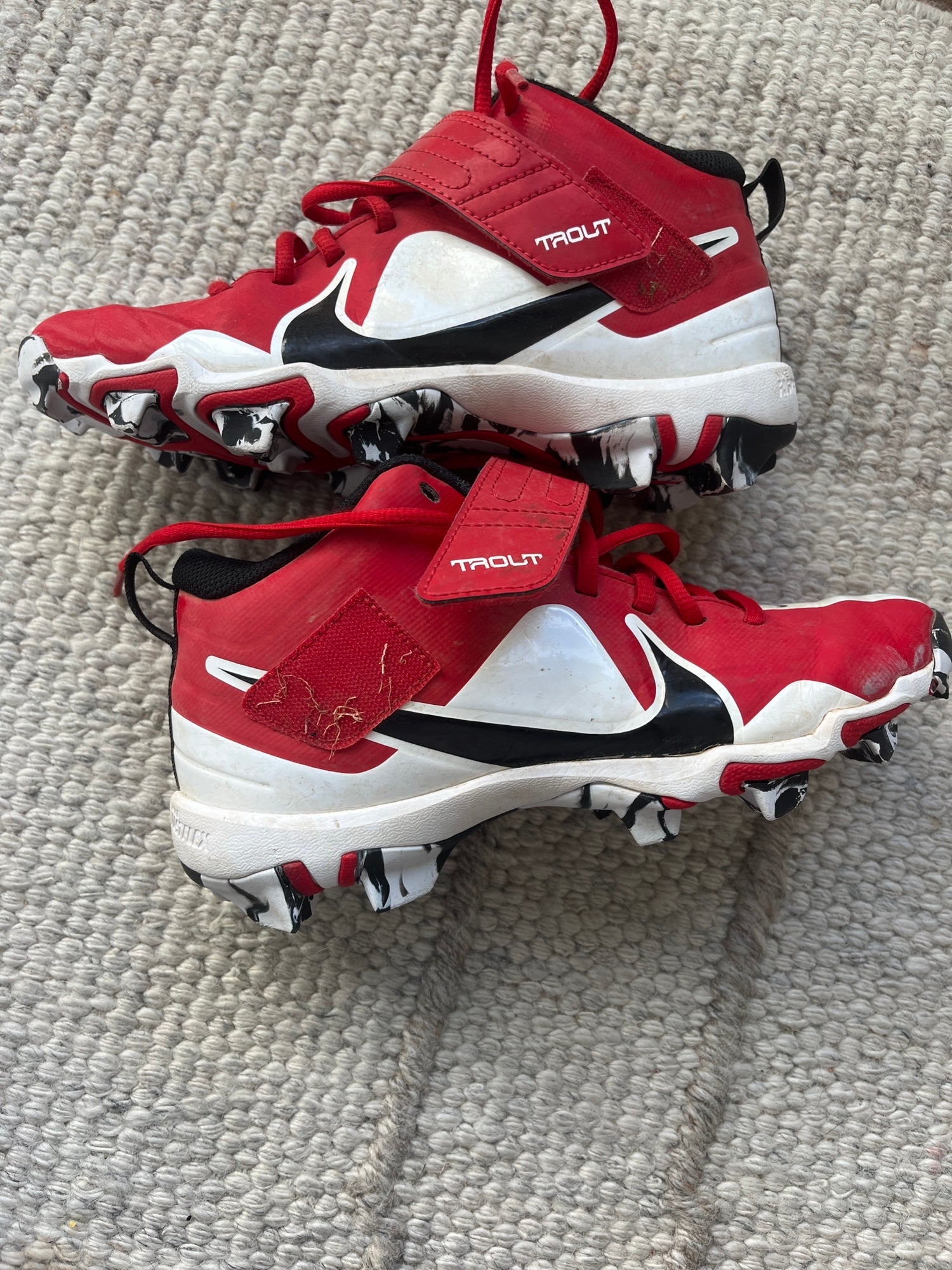 mike trout boys cleats