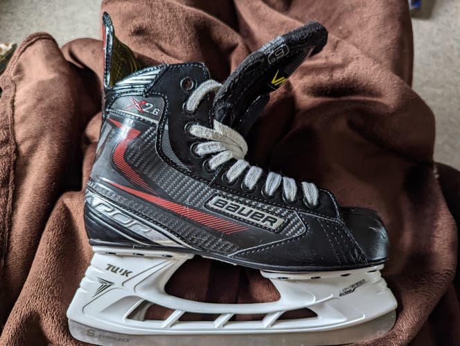 Junior Used Bauer Vapor X2.6 Hockey Skates Regular Width Size 6