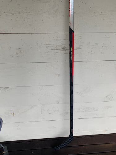 Intermediate Left Hand P28 Vapor Hyperlite Hockey Stick